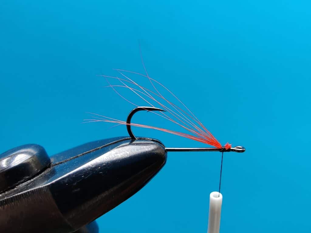 Tying a simple sea trout single step 1