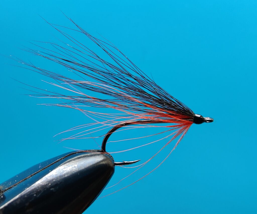 Tying a simple sea trout single step 3